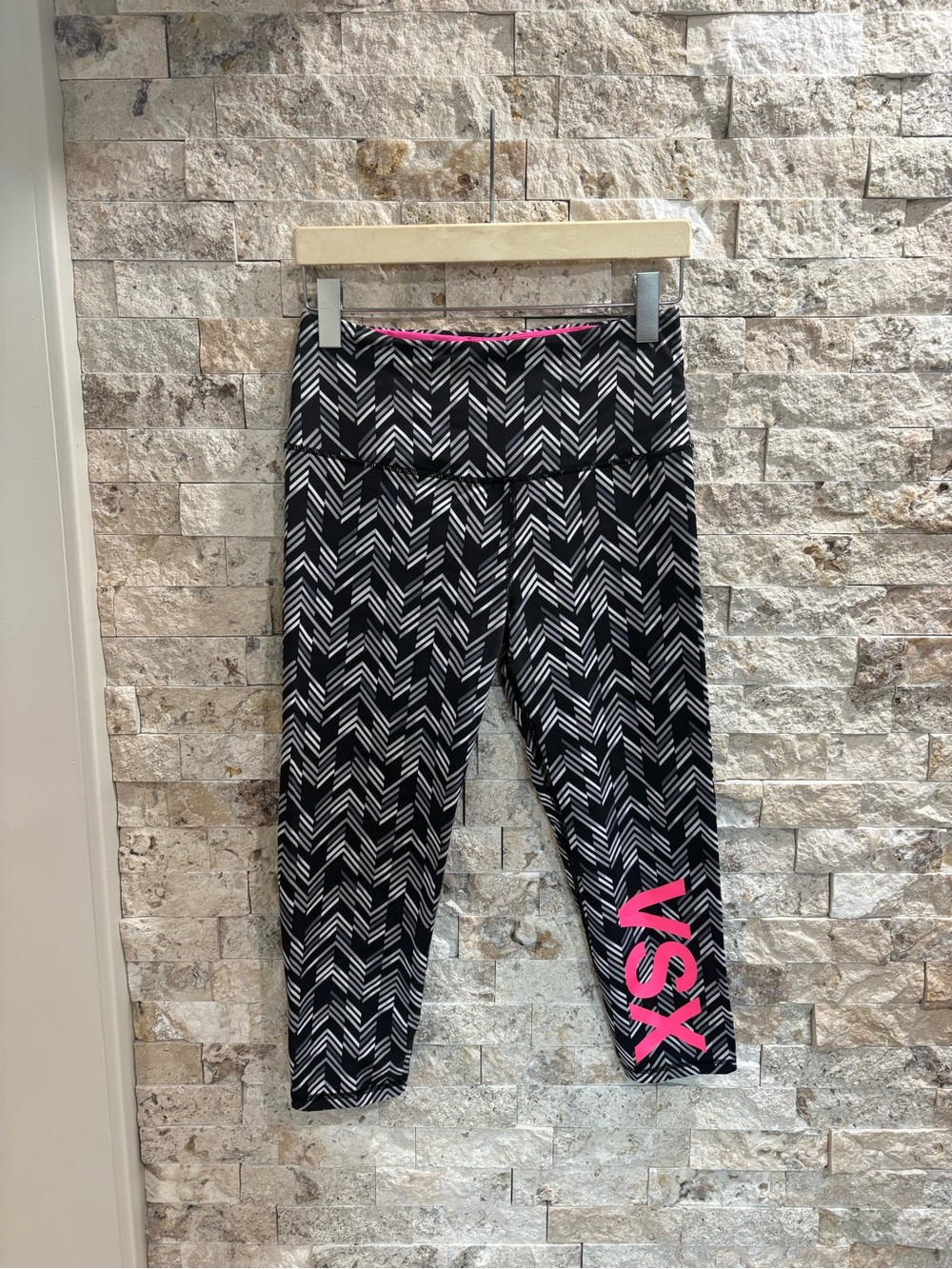 Victoria's Secret Black & White Chevron Leggings with Pink VSX Logo M